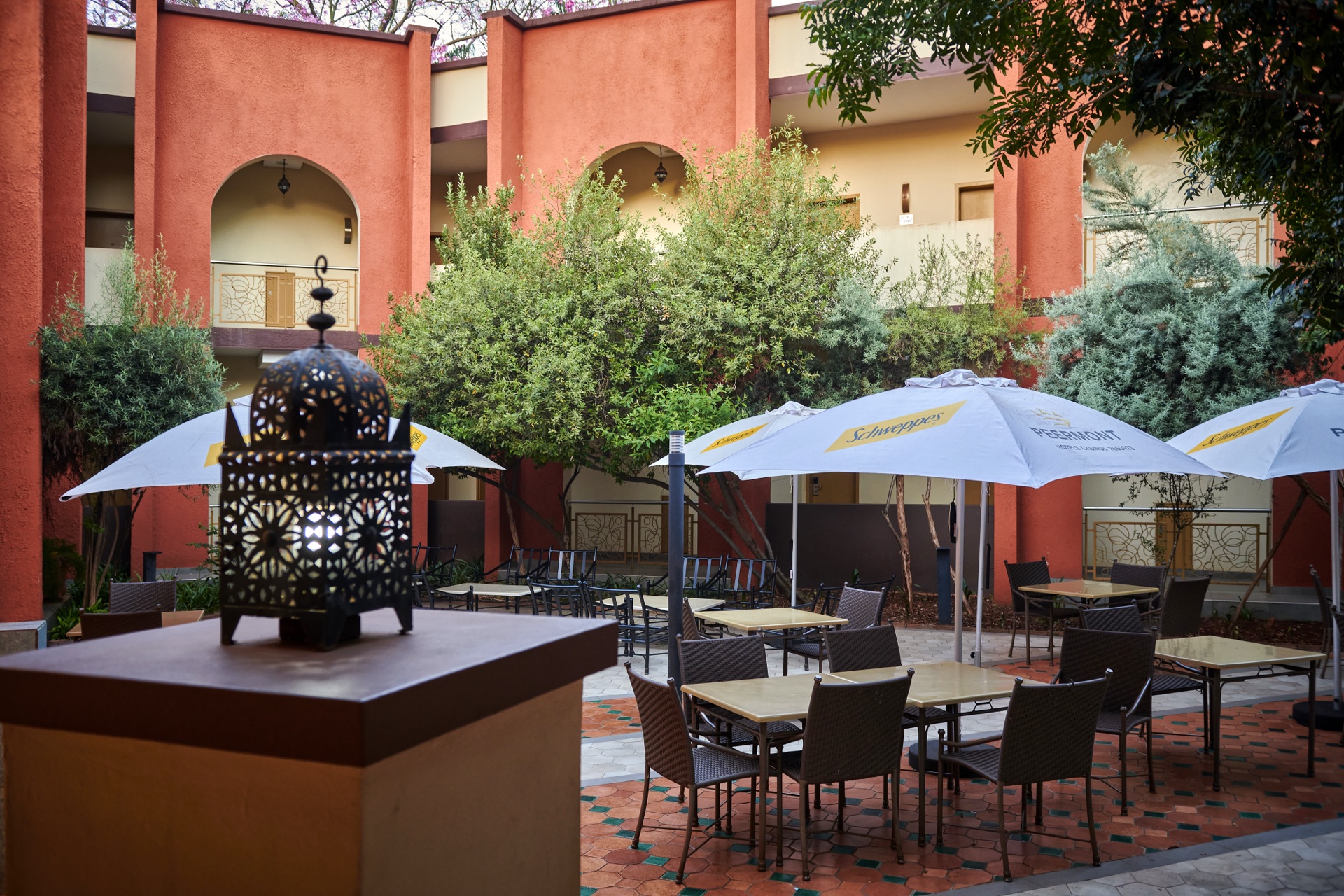 Courtyard terrace dining at Khoroni, Thohoyandou